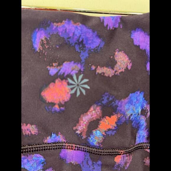 Athleta Leggings Womens Small Purple Rainier Leopard Tight Ankle 7/8 Zip Pockets - Picture 5 of 5